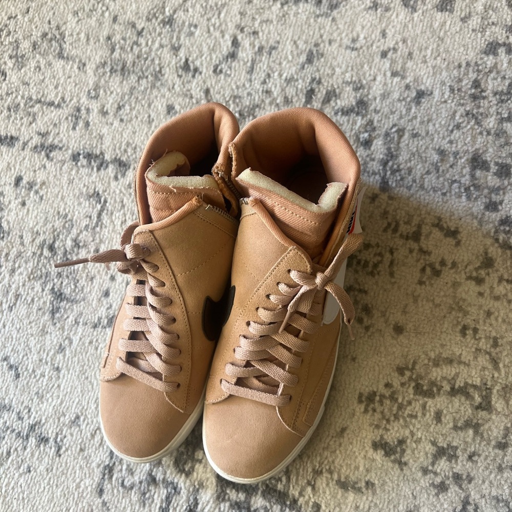 Nike High-Top Sneakers in Tan and White - Picture 4 of 4